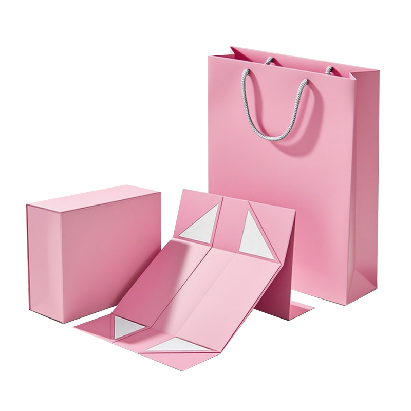 Isn't  the scarf gift box a ceremonial magic that transforms soft scarves from being wrapped to being displayed?